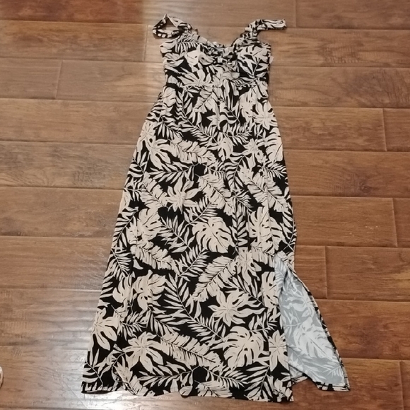 Derek Heart Black and Cream Shoulder Dress - Picture 1 of 9
